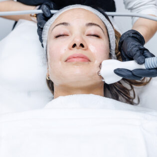 Royal Sculpt & Lift Facial Package of 6 Treatments - 50% off